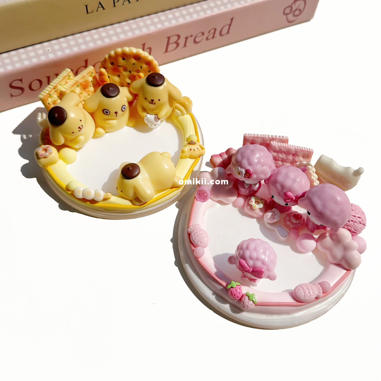 Sanrio Myaweetpiamo and Pompom Purin phone stand