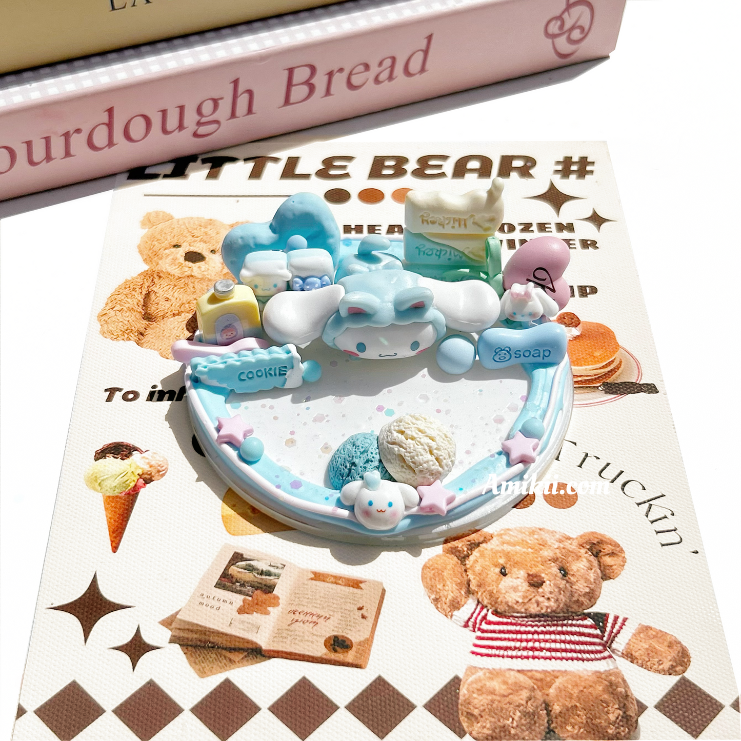 Snoopy and Cinnamoroll phone stand