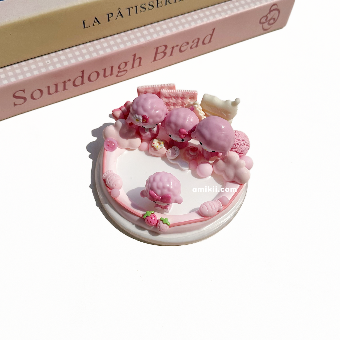 Sanrio Myaweetpiamo and Pompom Purin phone stand