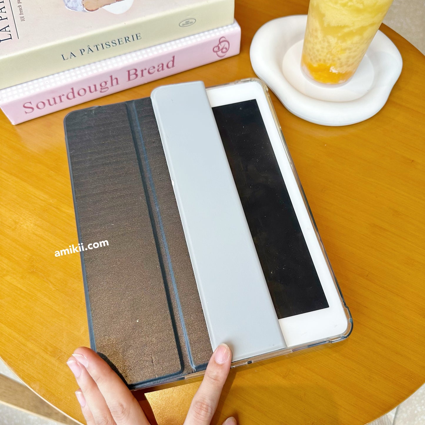 ピンクのiPadケース