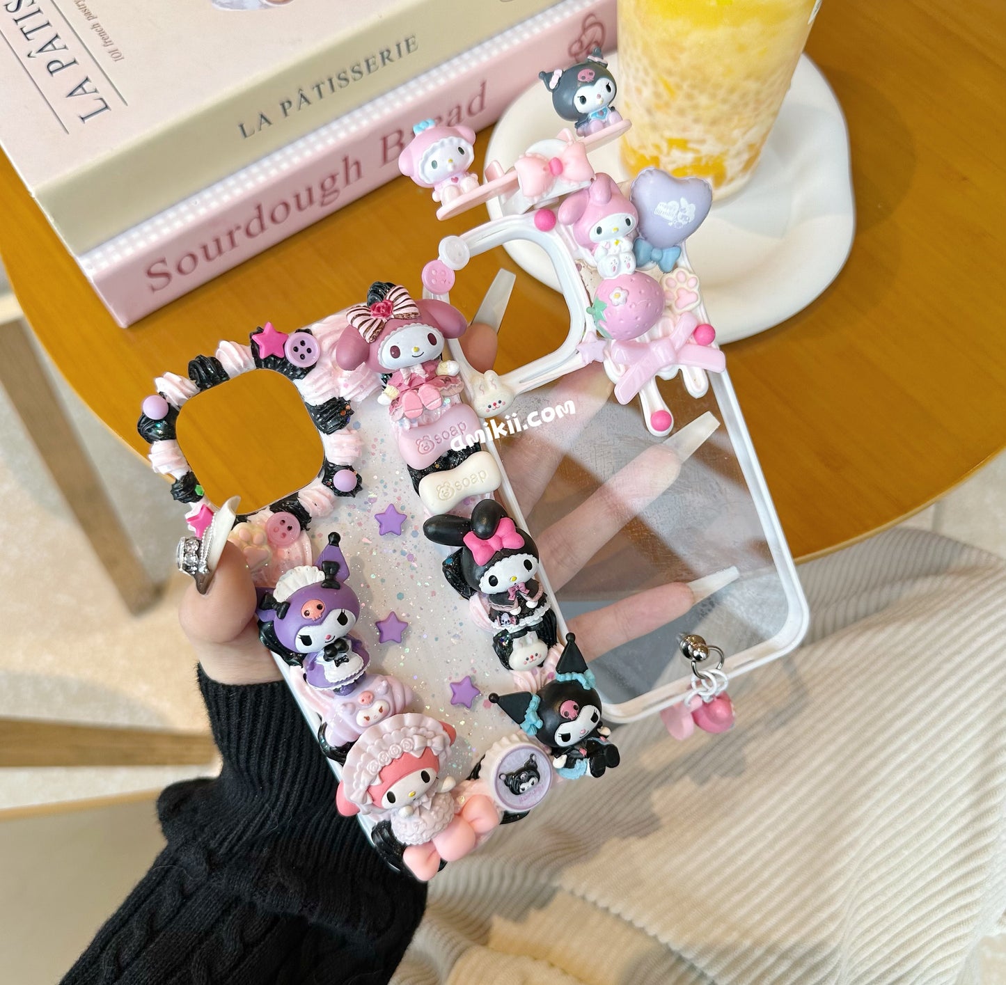 クロミとメロディの携帯ケース